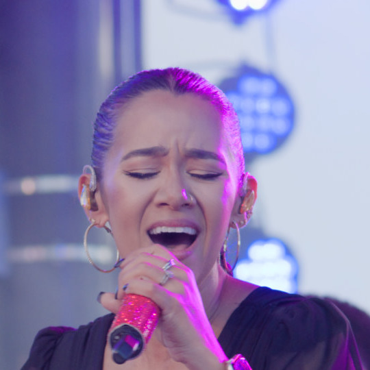 100% crop of the Nikon Z8 R3D original, concert performance.